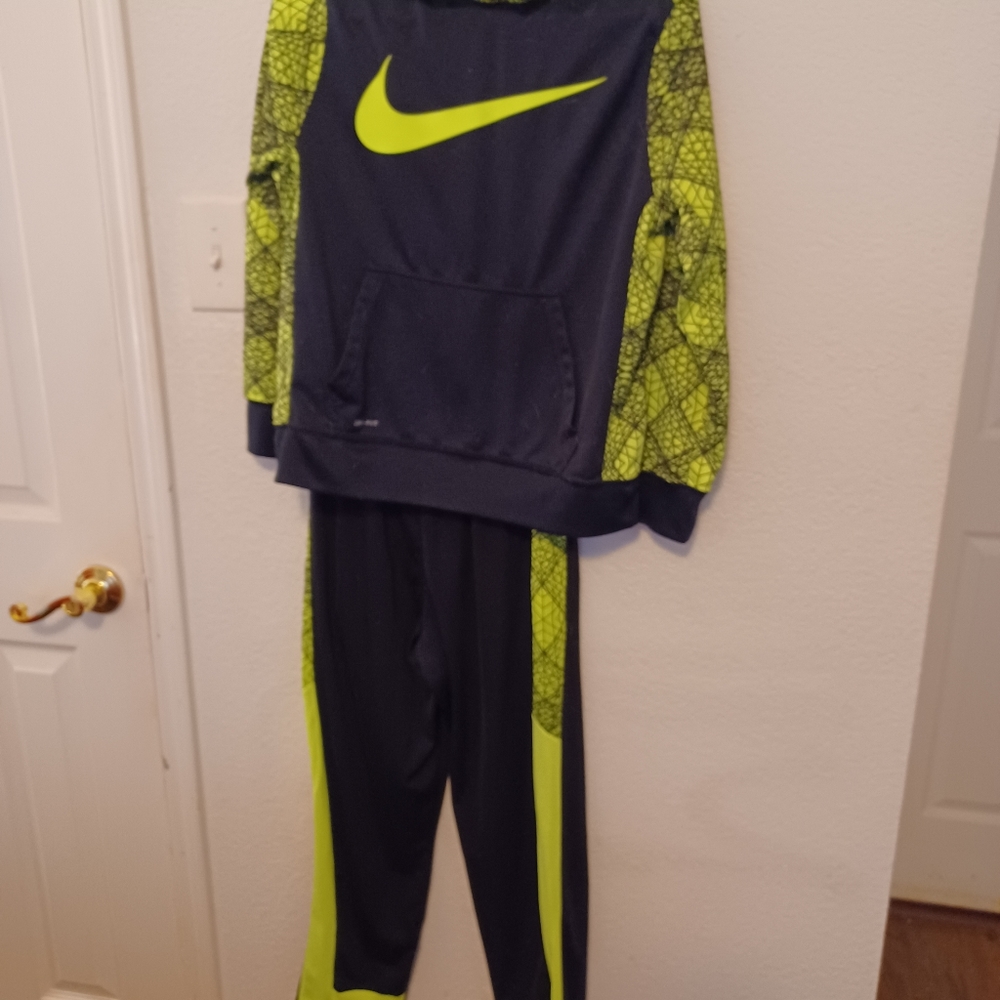 Nike dry fit sports outfit